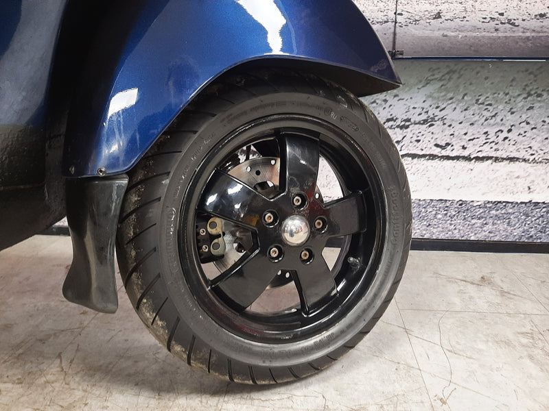 Vespa GTS300 2015 model blue