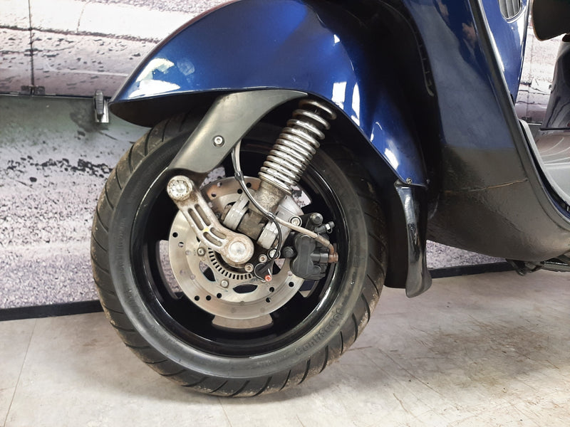 Vespa GTS300 2015 model blue
