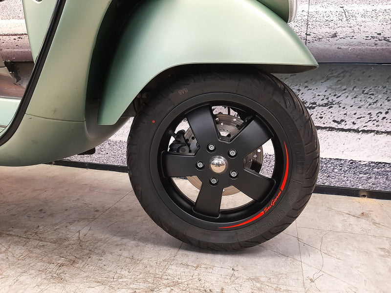 Vespa GTV 300 2018 Sei Giorni Model Green