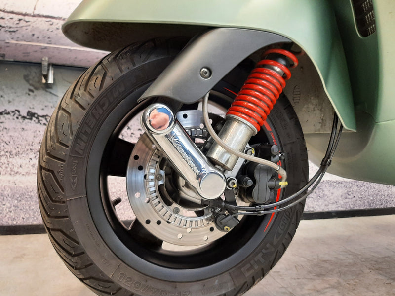 Vespa GTV 300 2018 Sei Giorni Model Green