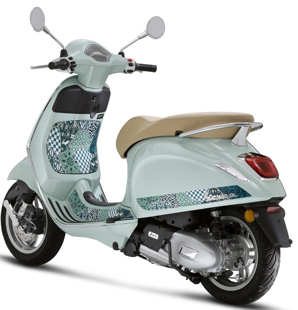 Vespa Primavera 125 E5+ Verde Batik Save £745 on RRP One Available Only.