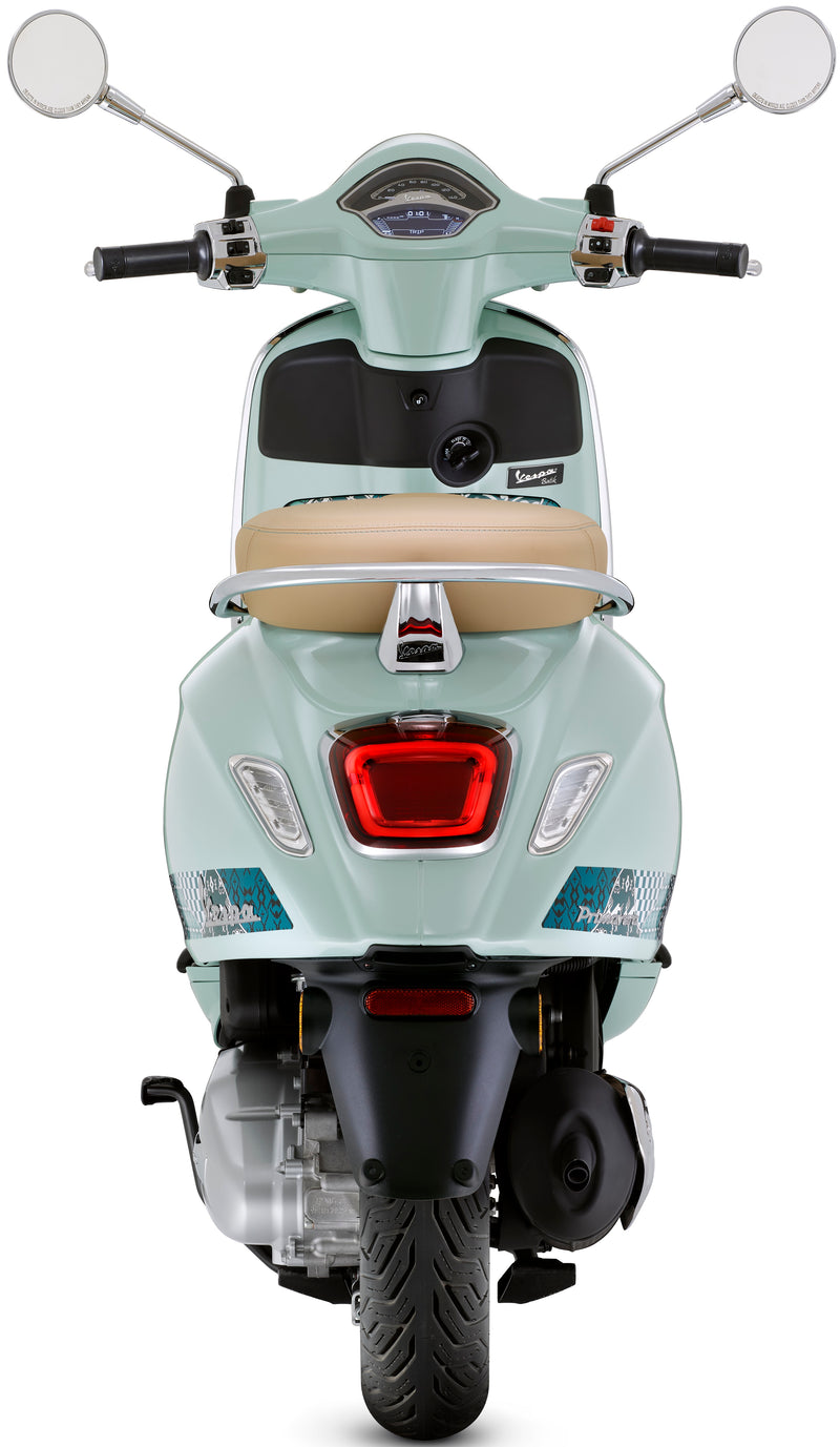 Vespa Primavera 125 E5+ Verde Batik Save £745 on RRP One Available Only.