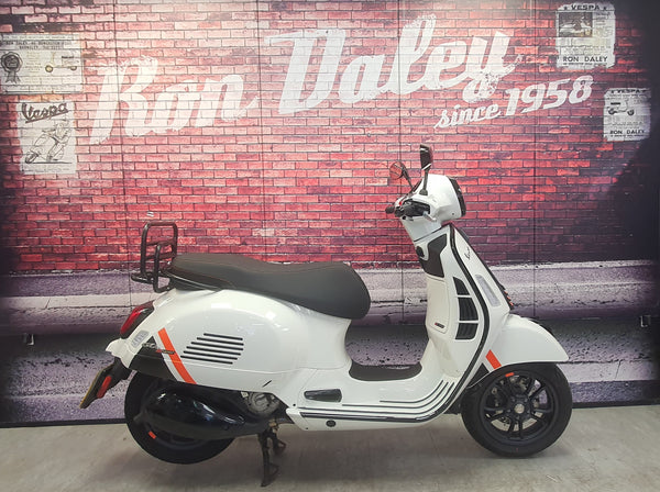 2023 Vespa GTS300 SuperSport RST22 HPE Bianco Innocente. Keyless Model.