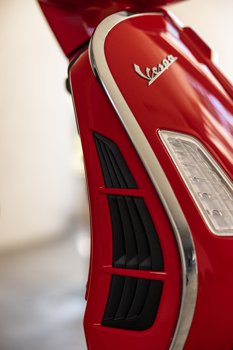 Vespa GTS 300 Super HPE RST22 - Rosso Coraggioso 2024 £750 Saving Upon Registration